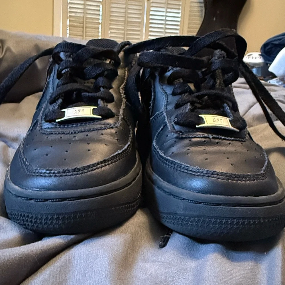 Nike Air Force 1 LE Black FV5951-001 size Y2